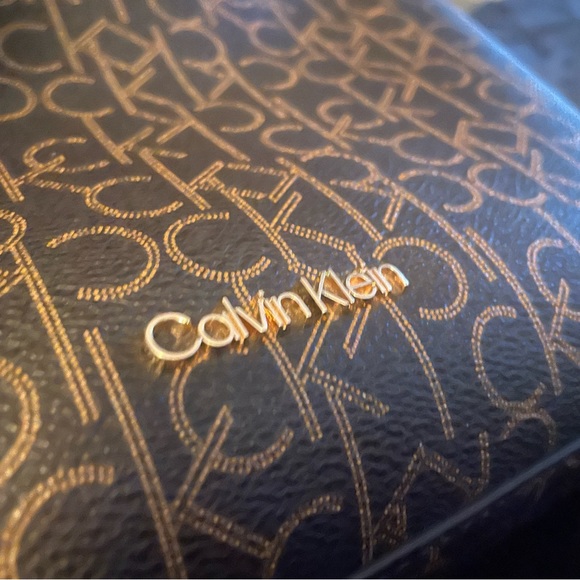 calvin klein pocket book - Picture 2 of 7